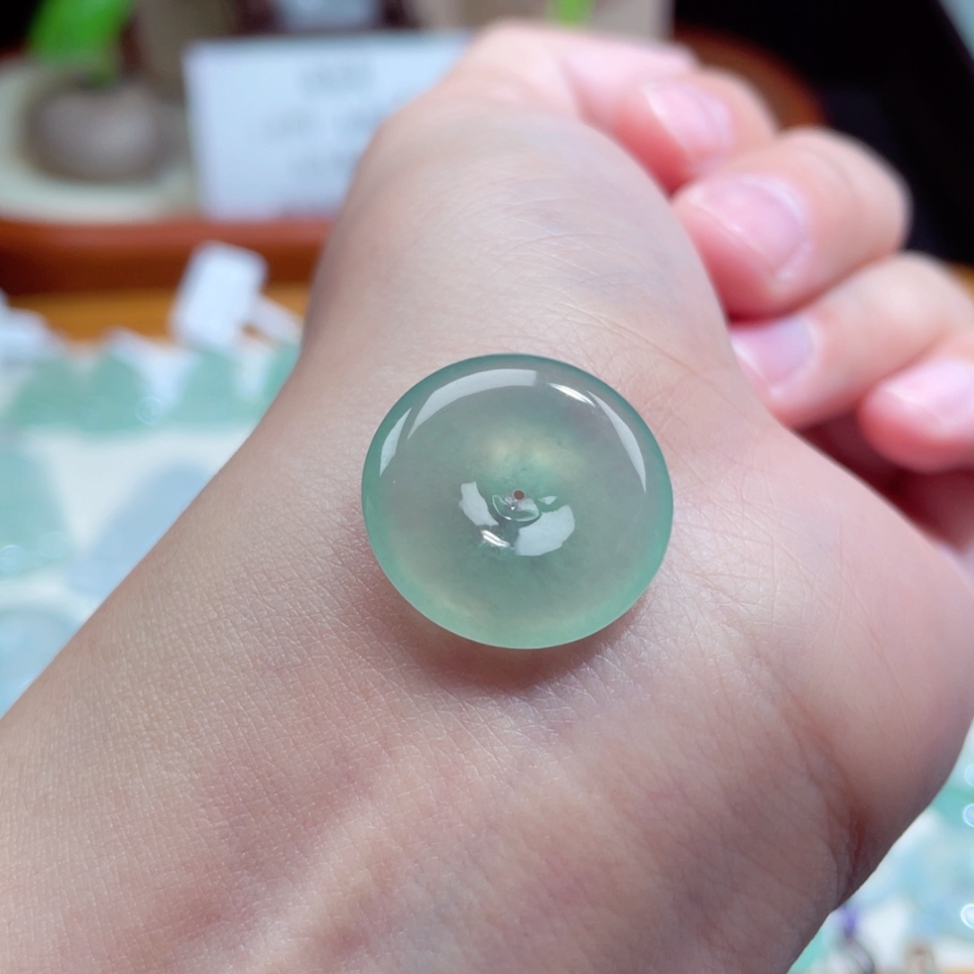 翡翠颈饰未镶嵌扣子