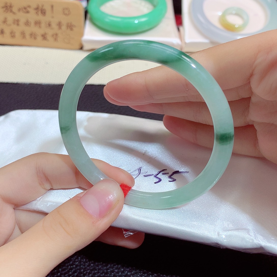 翡翠未镶嵌手镯520