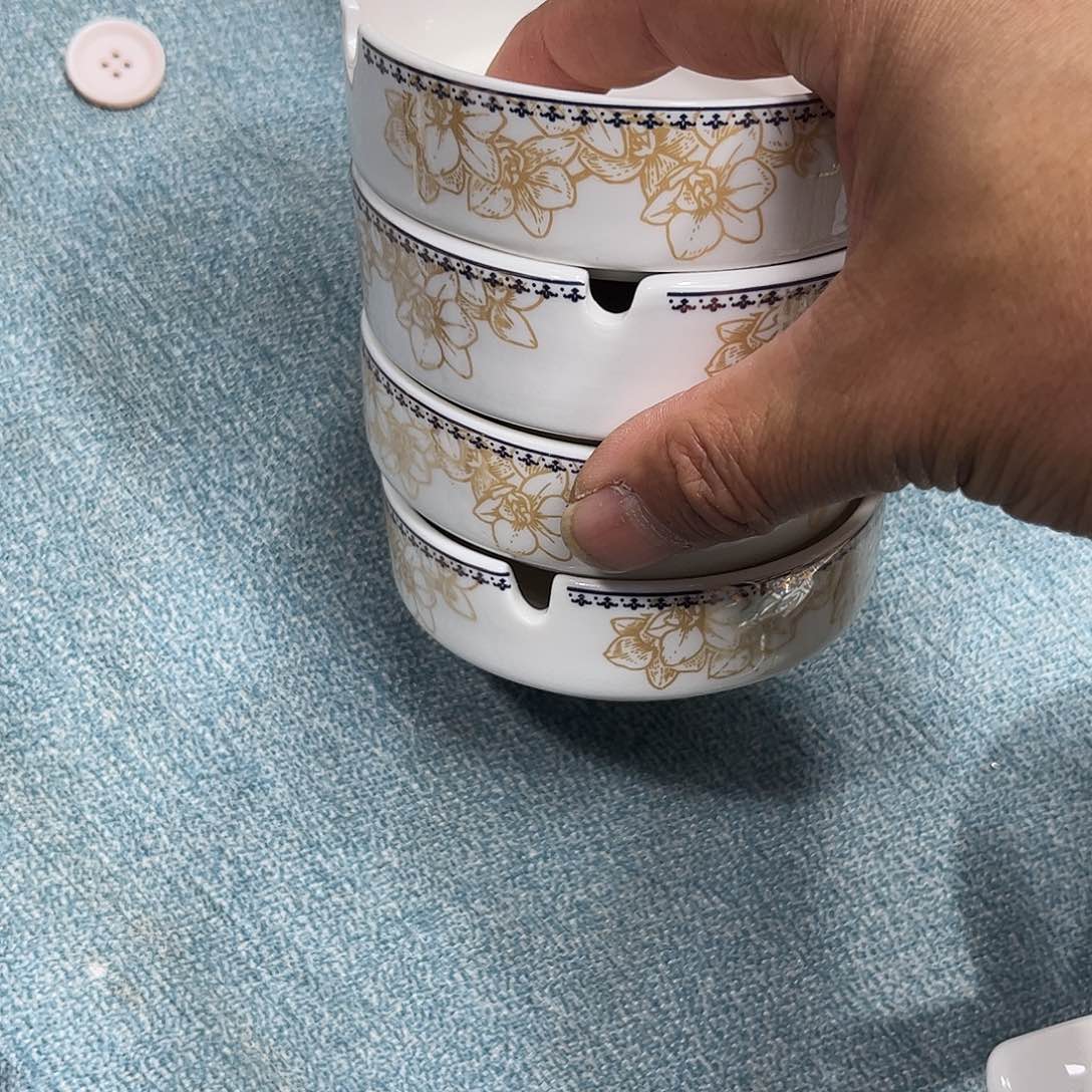 瓷片烟灰缸四个微瑕