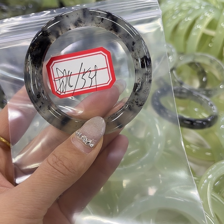 *****蛇纹石玉未镶嵌手镯