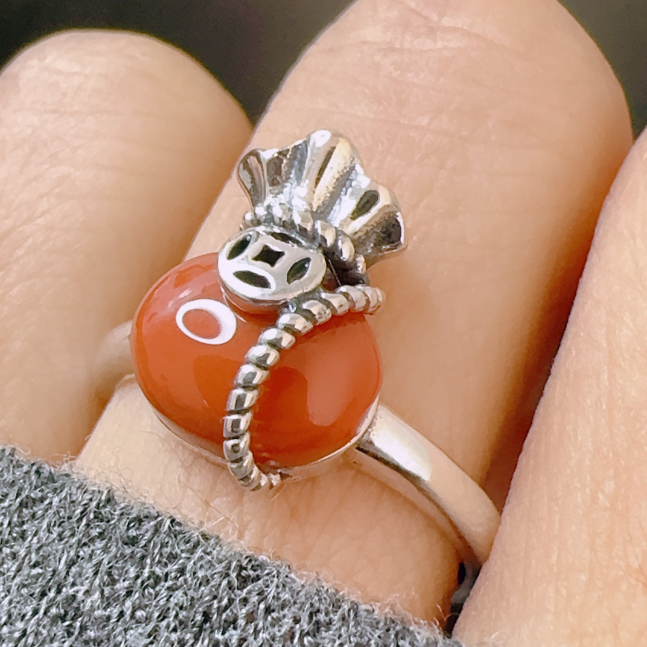 s925银复古立体钱袋南红戒指