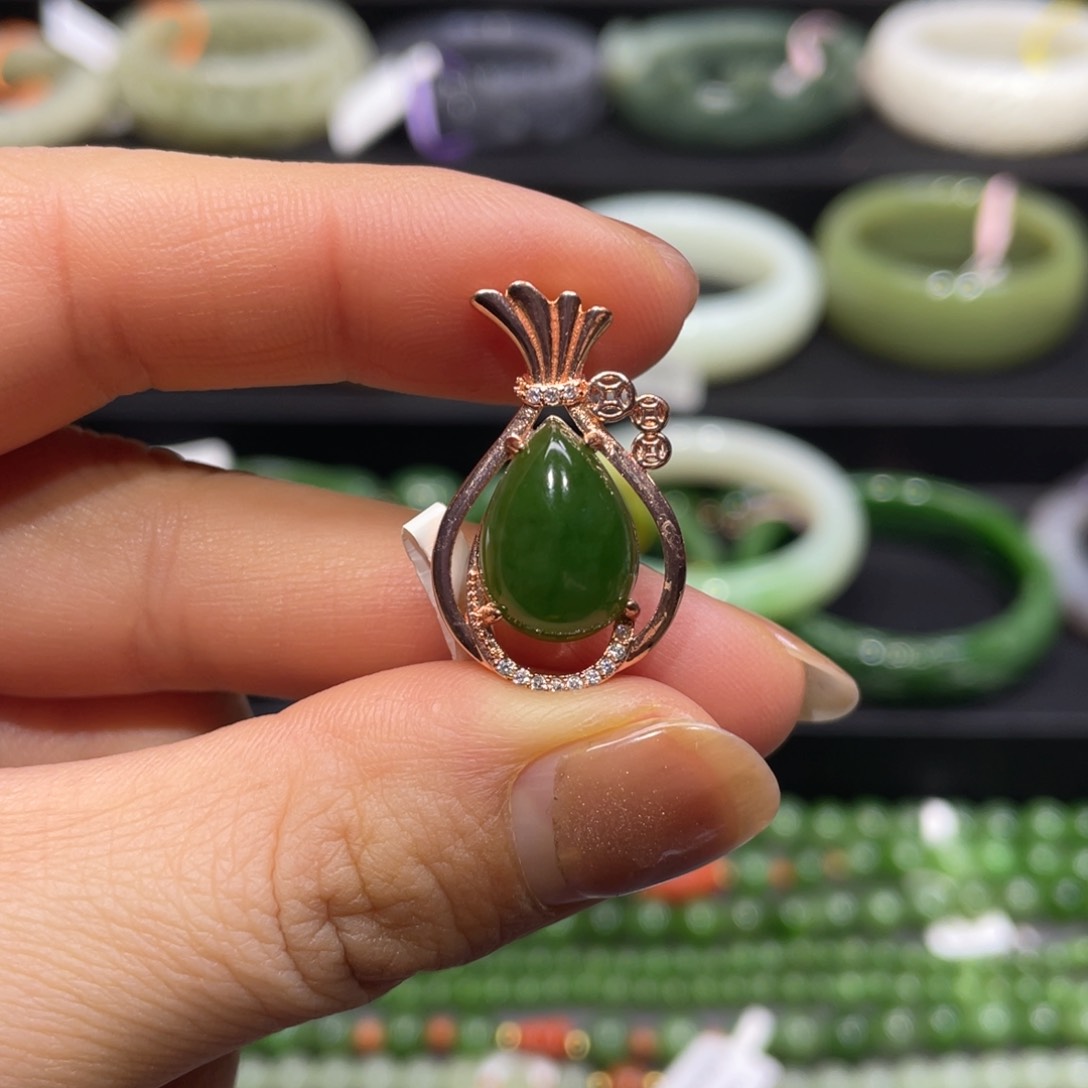 和田玉吊坠未镶嵌