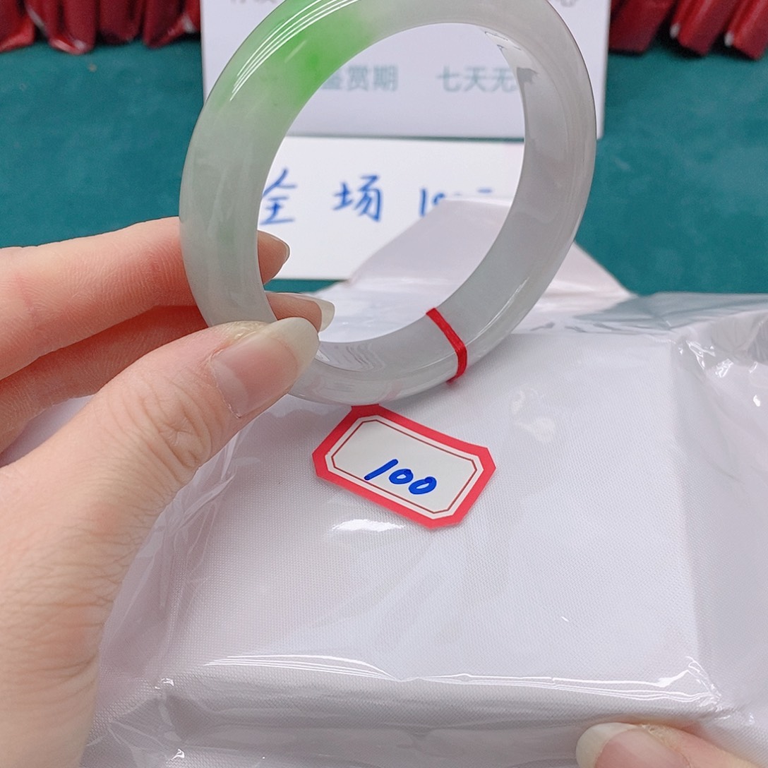 翡翠手镯未镶嵌梅*10000000000