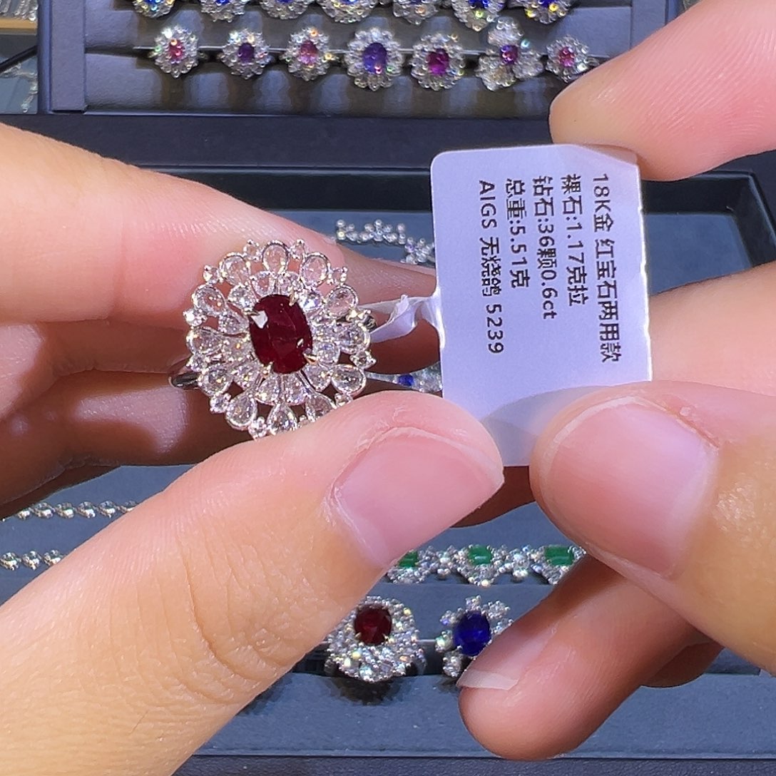 戒指18K金镶嵌红宝石