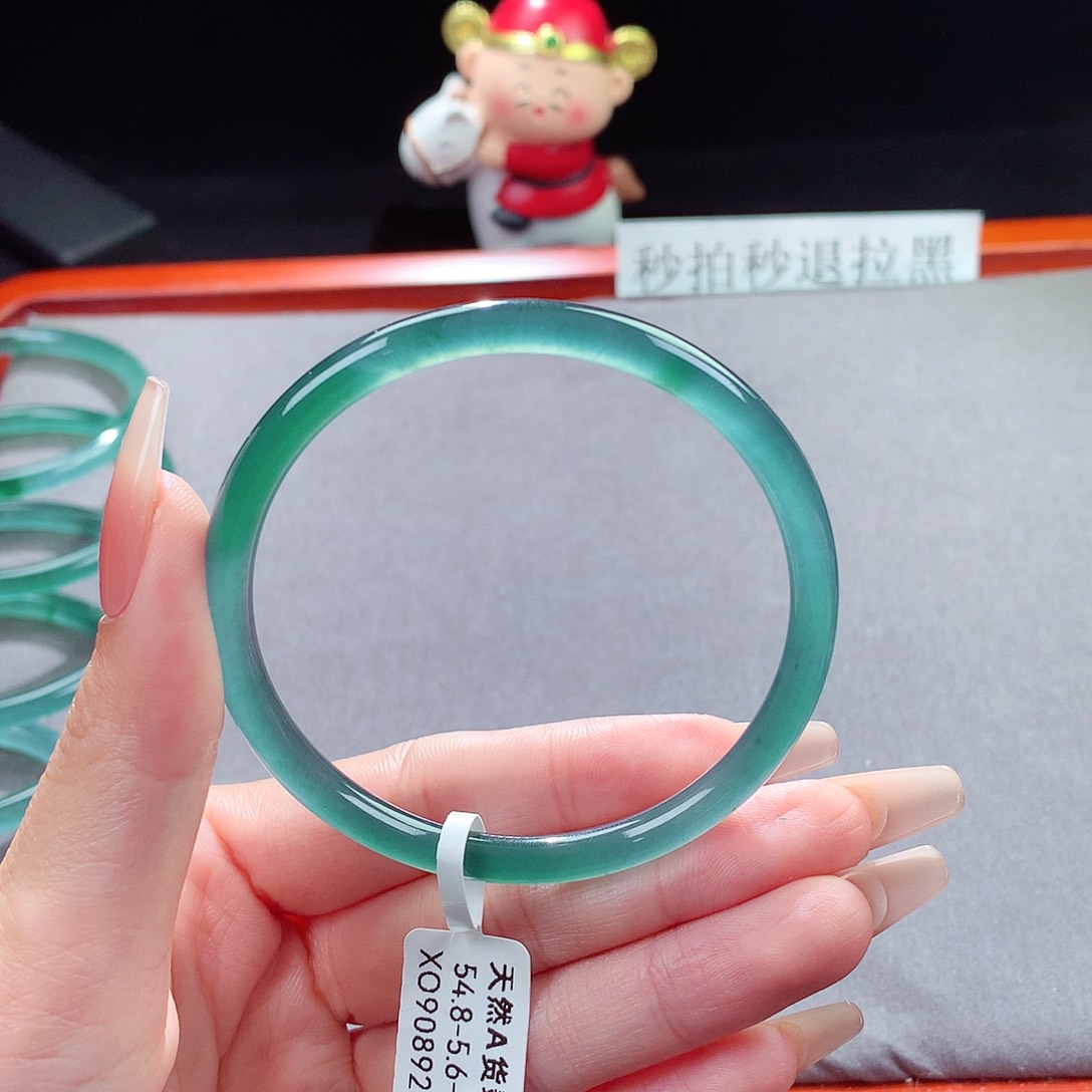 翡翠手镯未镶嵌天然