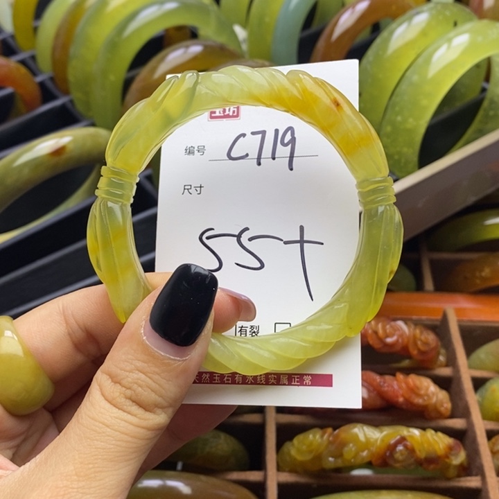 蛇纹石玉手镯未镶嵌