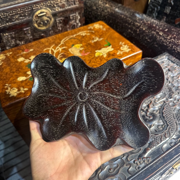 紫檀木荷花茶盘。