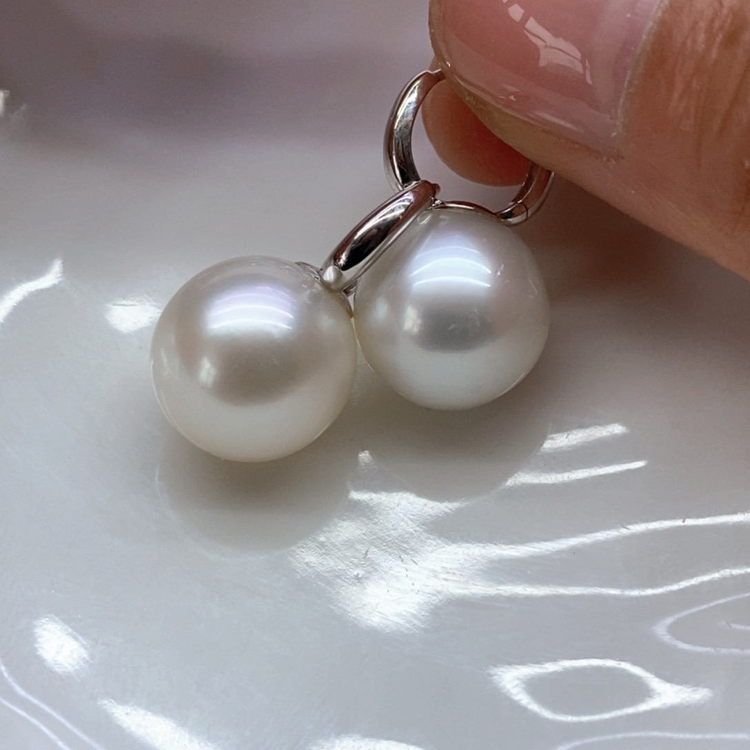 18K金镶嵌海水珍珠耳饰