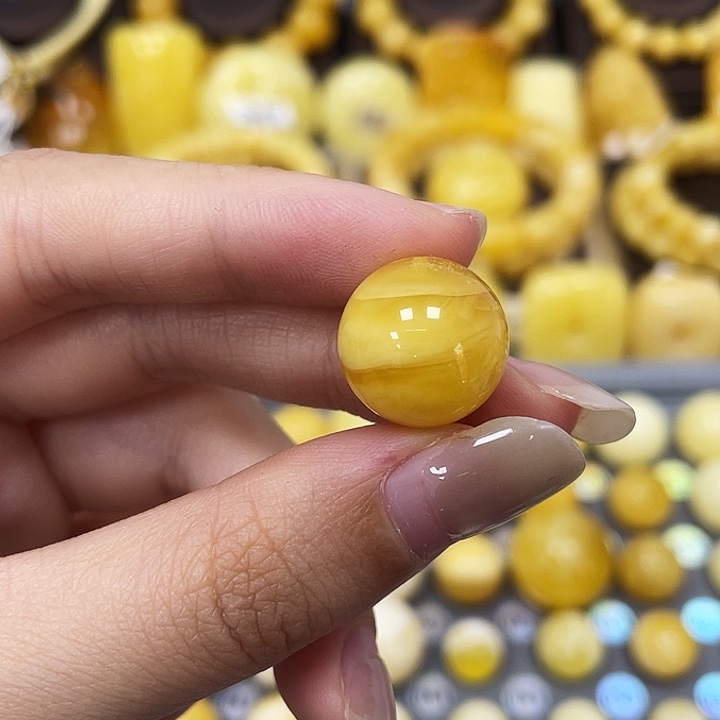 琥珀未镶嵌裸石14.9mm瑕 455