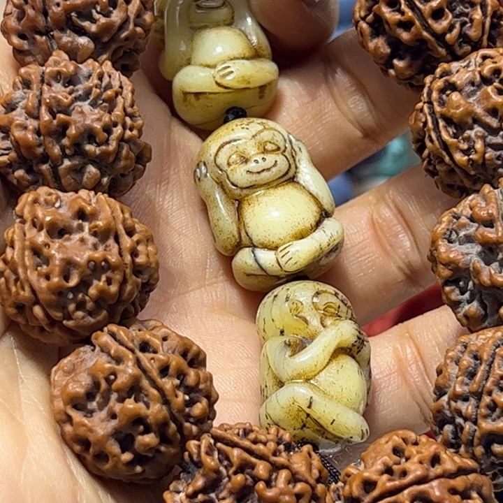 大果紫檀（缅甸花梨）三个猴子