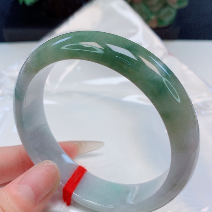 翡翠手镯未镶嵌56圈