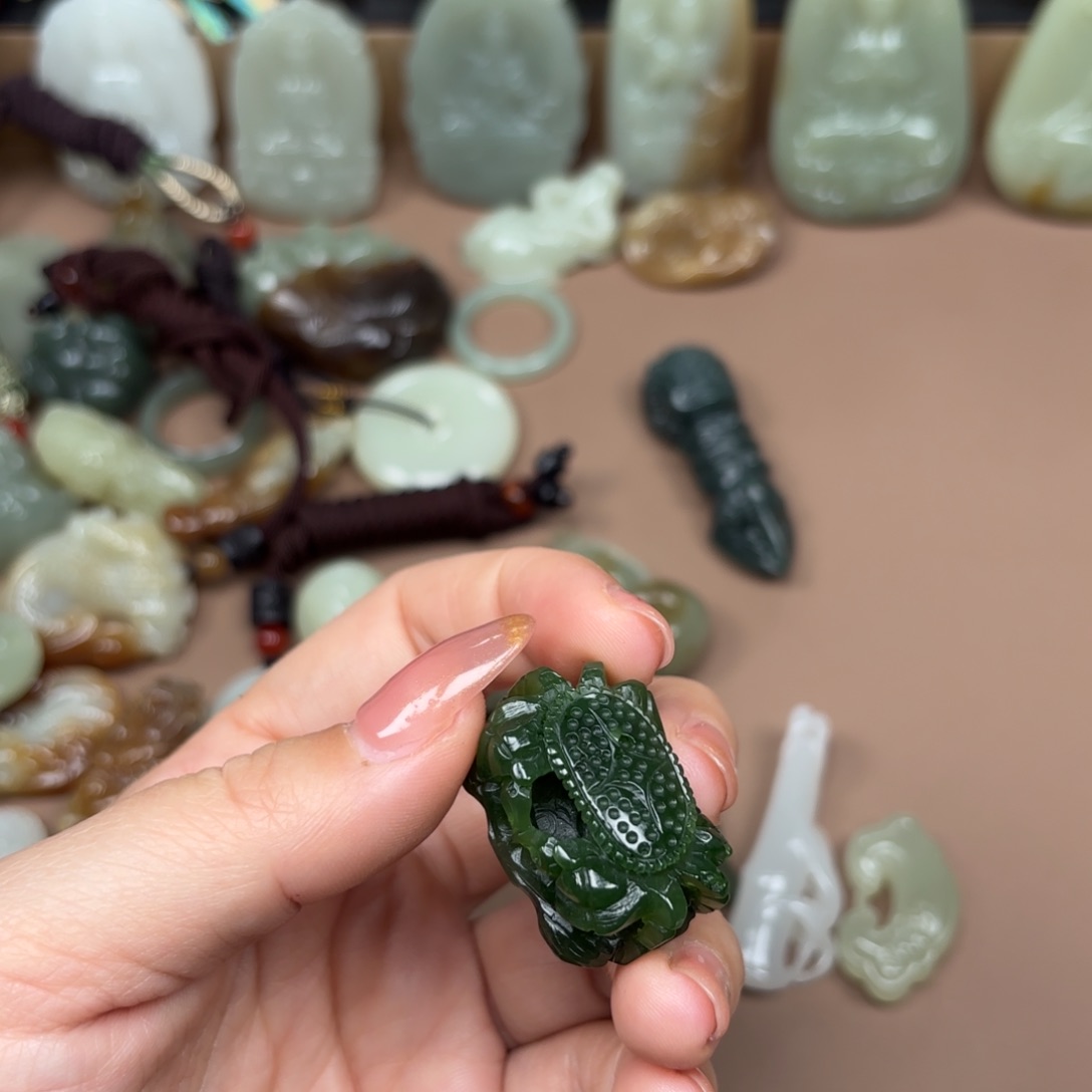 和田玉颈饰未镶嵌