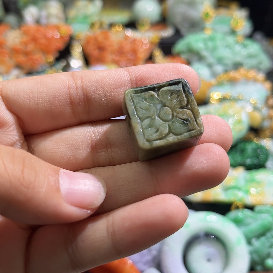 颈饰未镶嵌翡翠待编织