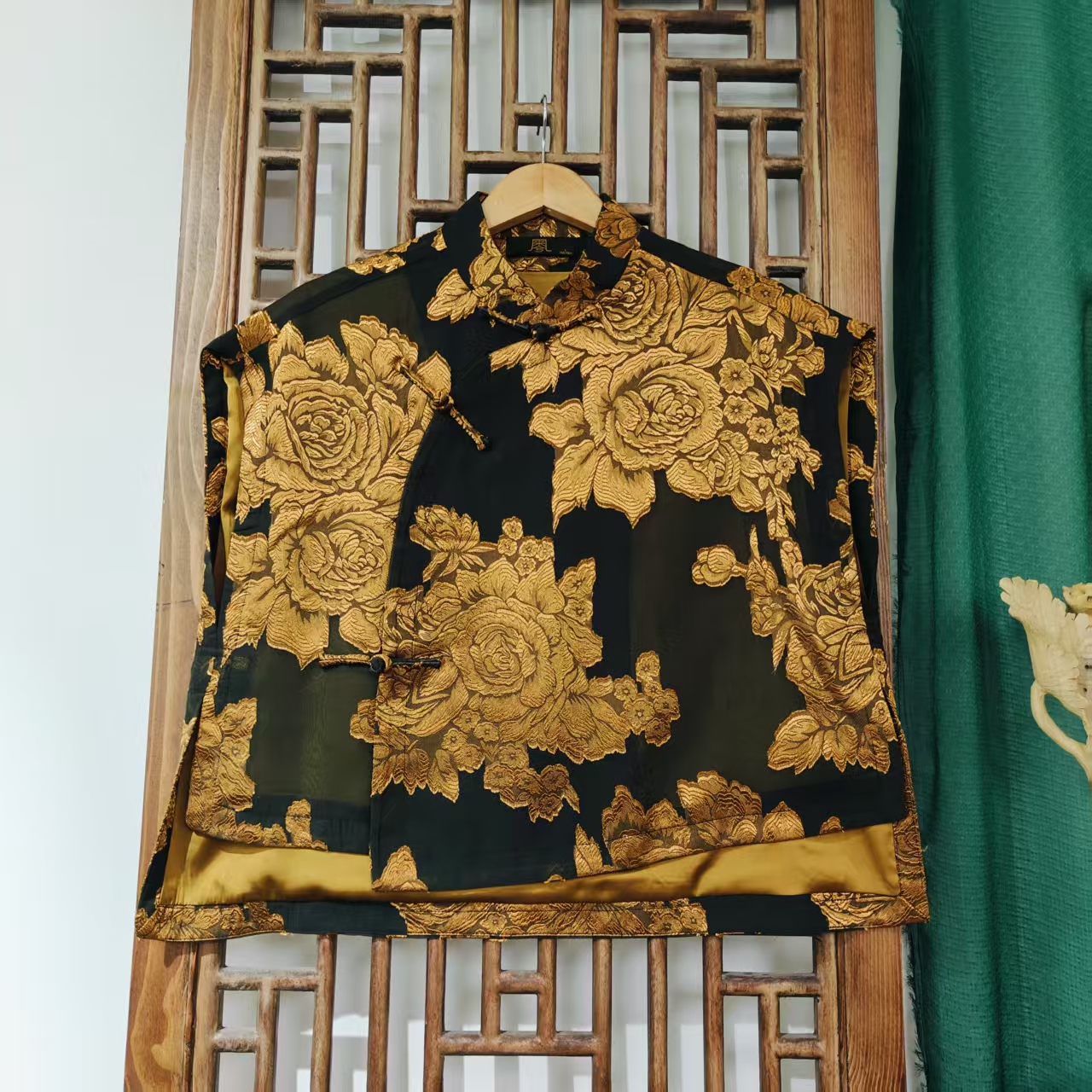 （LS597-25）凤徕兮私人定制黑底咖金牡丹花斜襟盘扣无袖短上衣