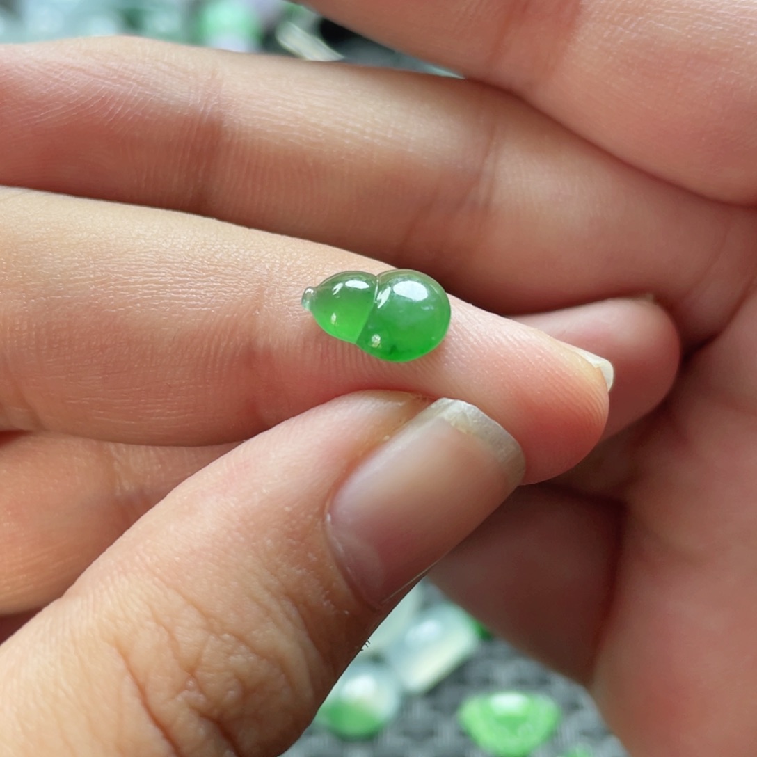 未镶嵌挂件翡翠  翡翠