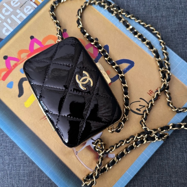 未使用 Chanel/香奈儿 漆皮牛皮晚宴包斜挎小包身份卡31开