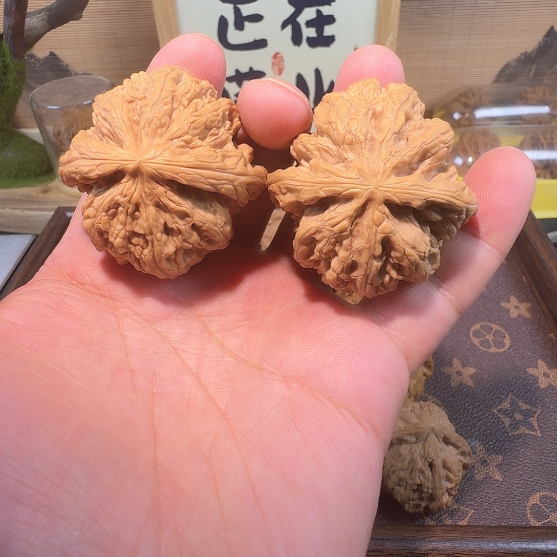 桃核把件平谷大粗筋狮子头