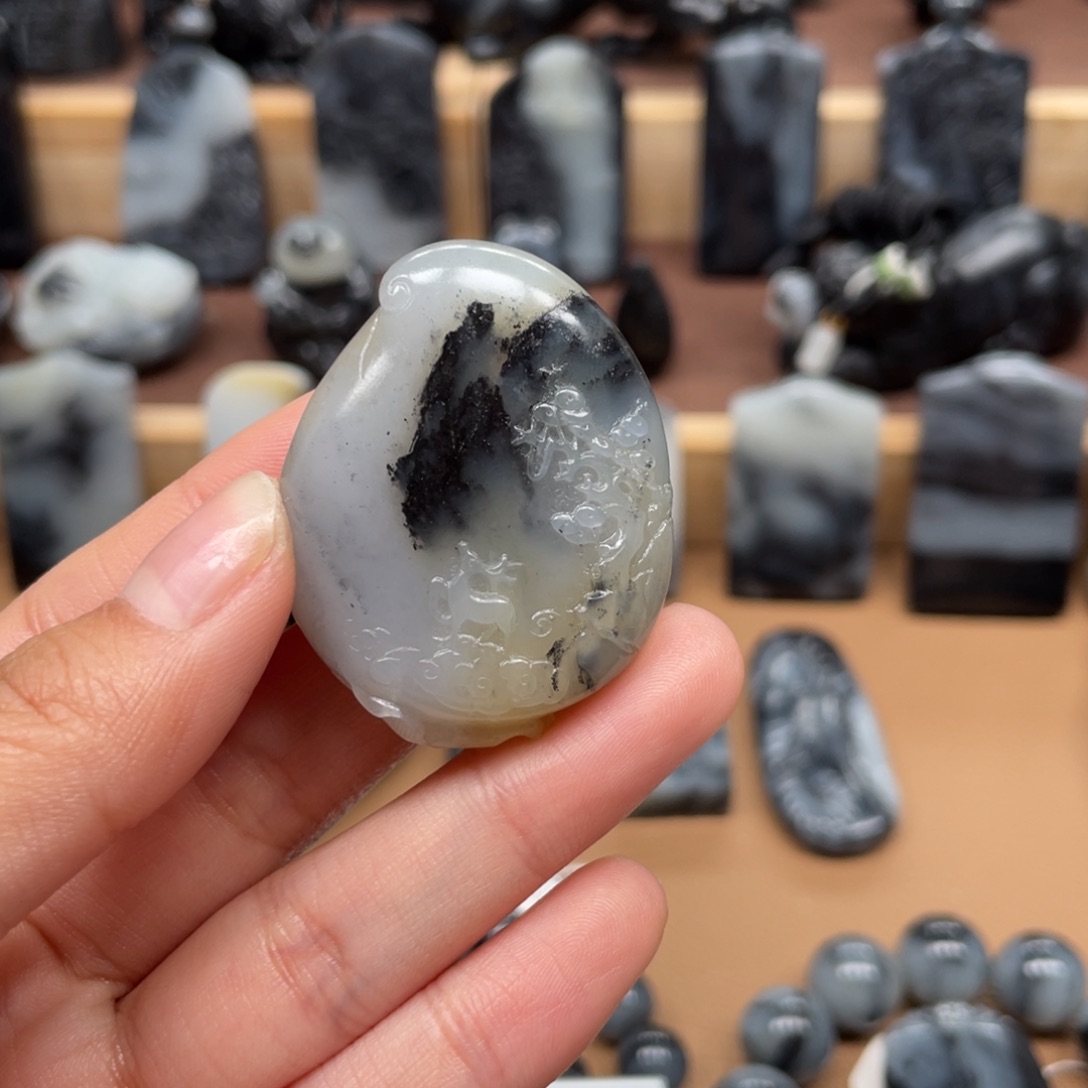 和田玉颈饰未镶嵌山****啊