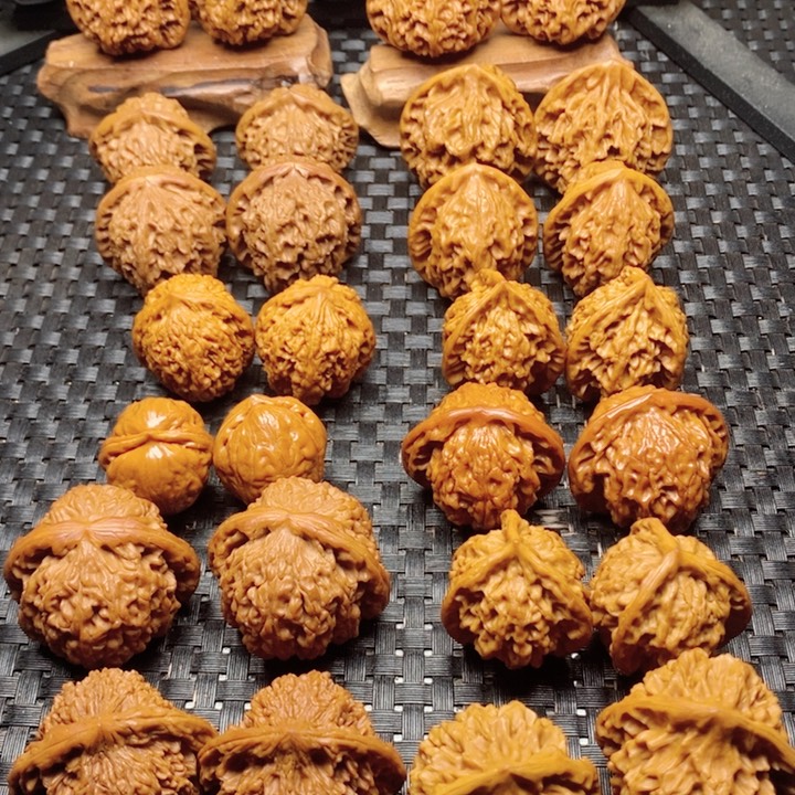 文玩核桃把件易****容娃娃