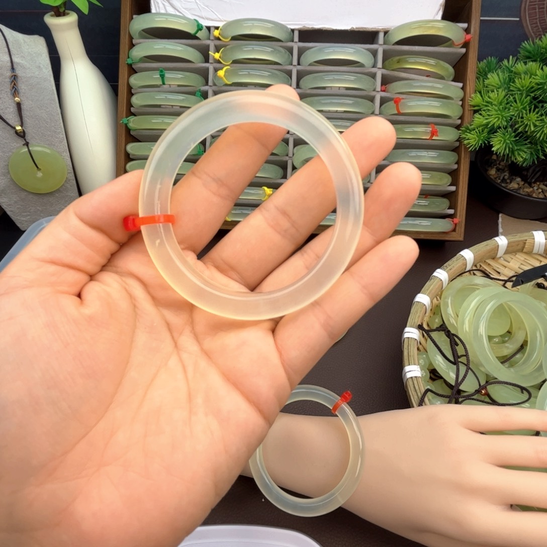 w***e岫玉未镶嵌手镯岫玉白冰