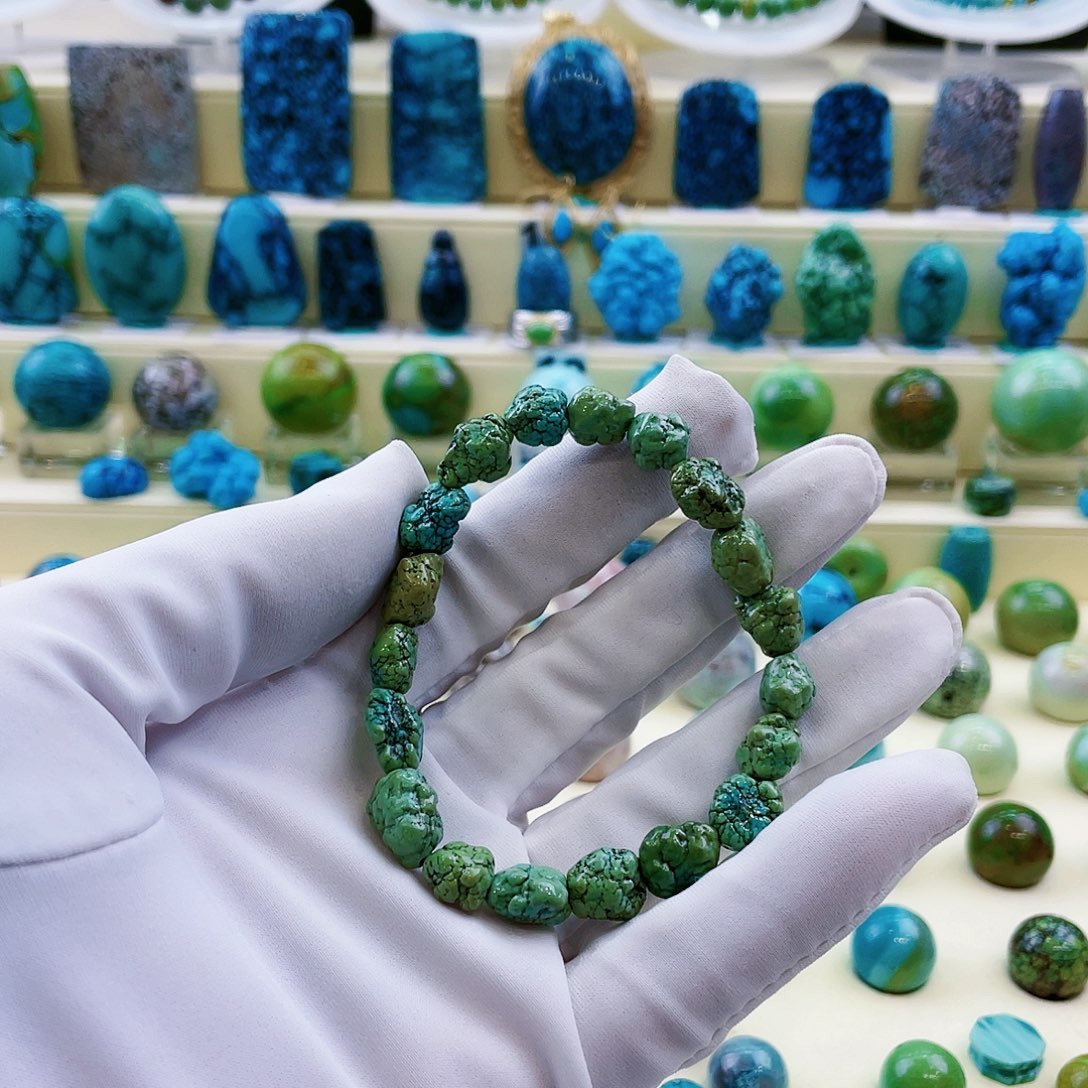 绿松石颈饰未镶嵌