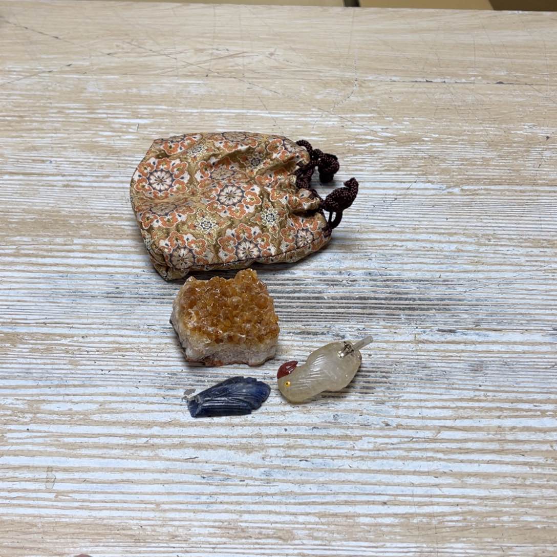 瓷片蓝*密密麻麻地排列着一个
