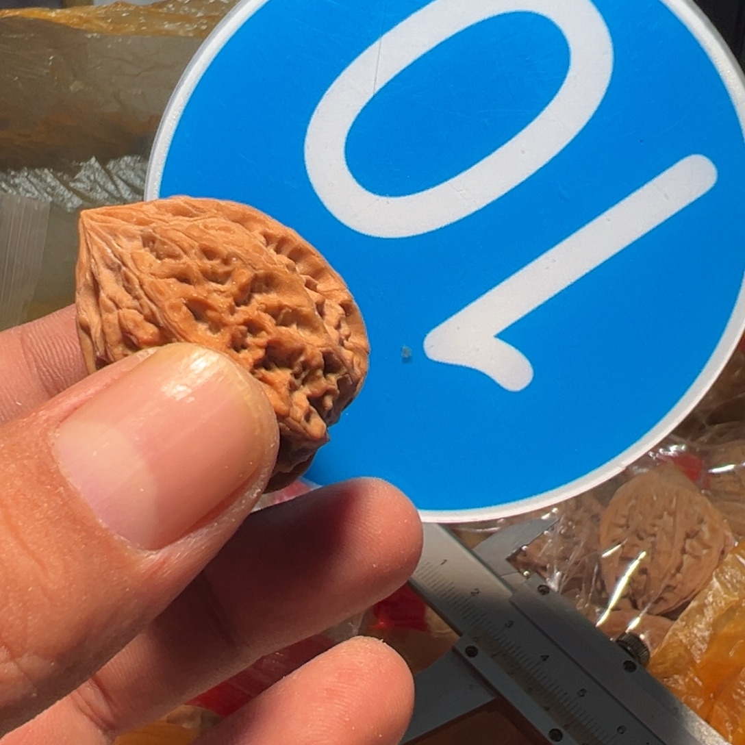 7***7文玩核桃，绿色10号