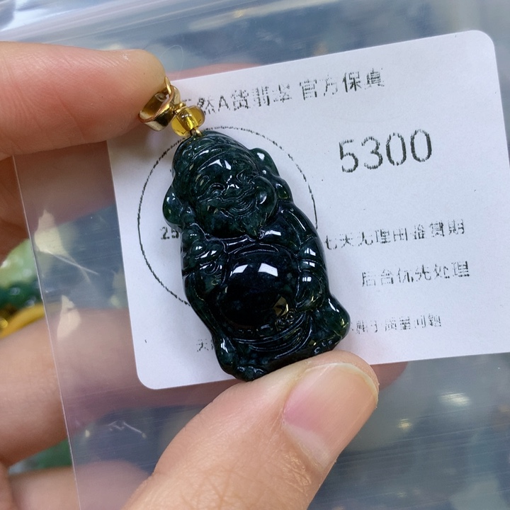 翡翠挂件未镶嵌翡翠