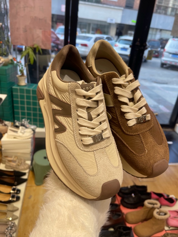 351094826e漫步佳人慢跑鞋