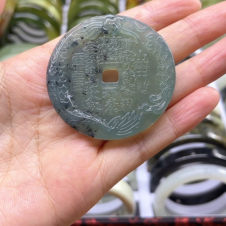 蛇纹石玉吊坠合金