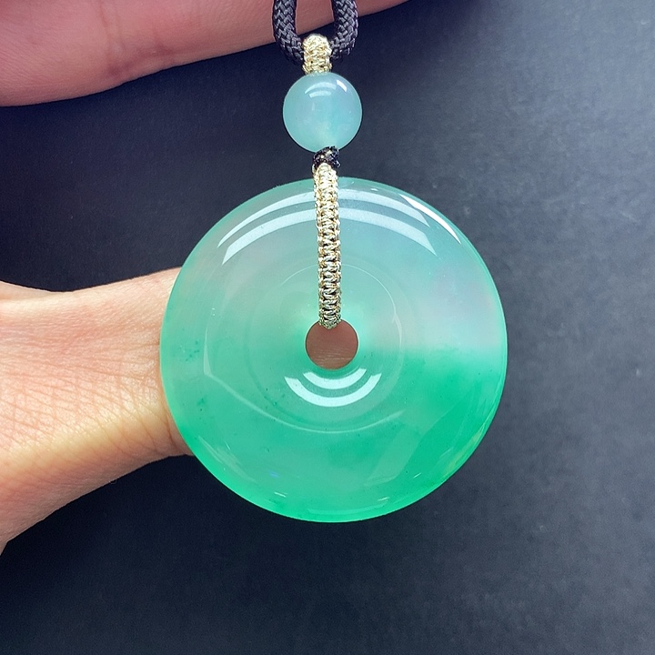 石英质玉未镶嵌颈饰