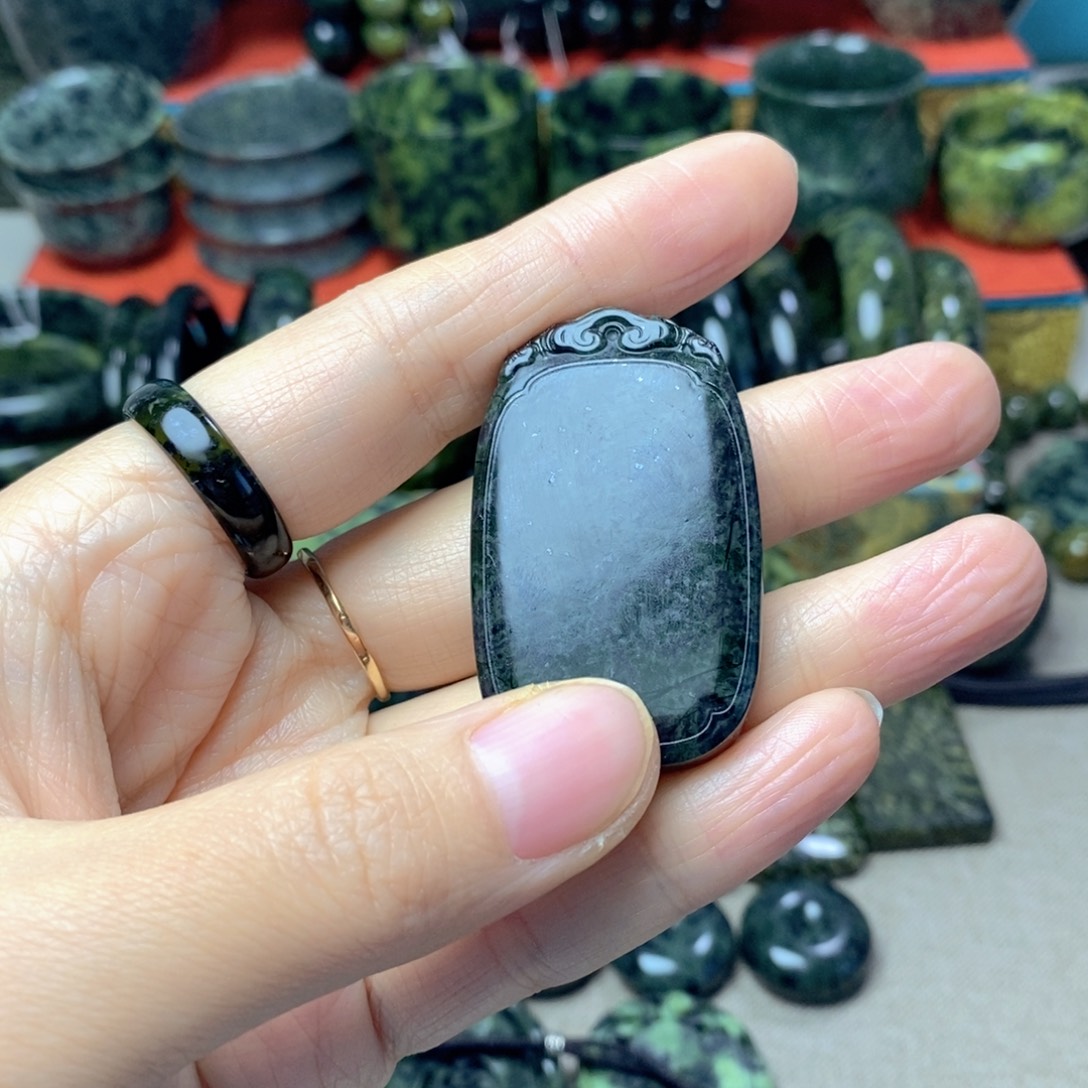 薇***笑蛇纹石玉未镶嵌药王石