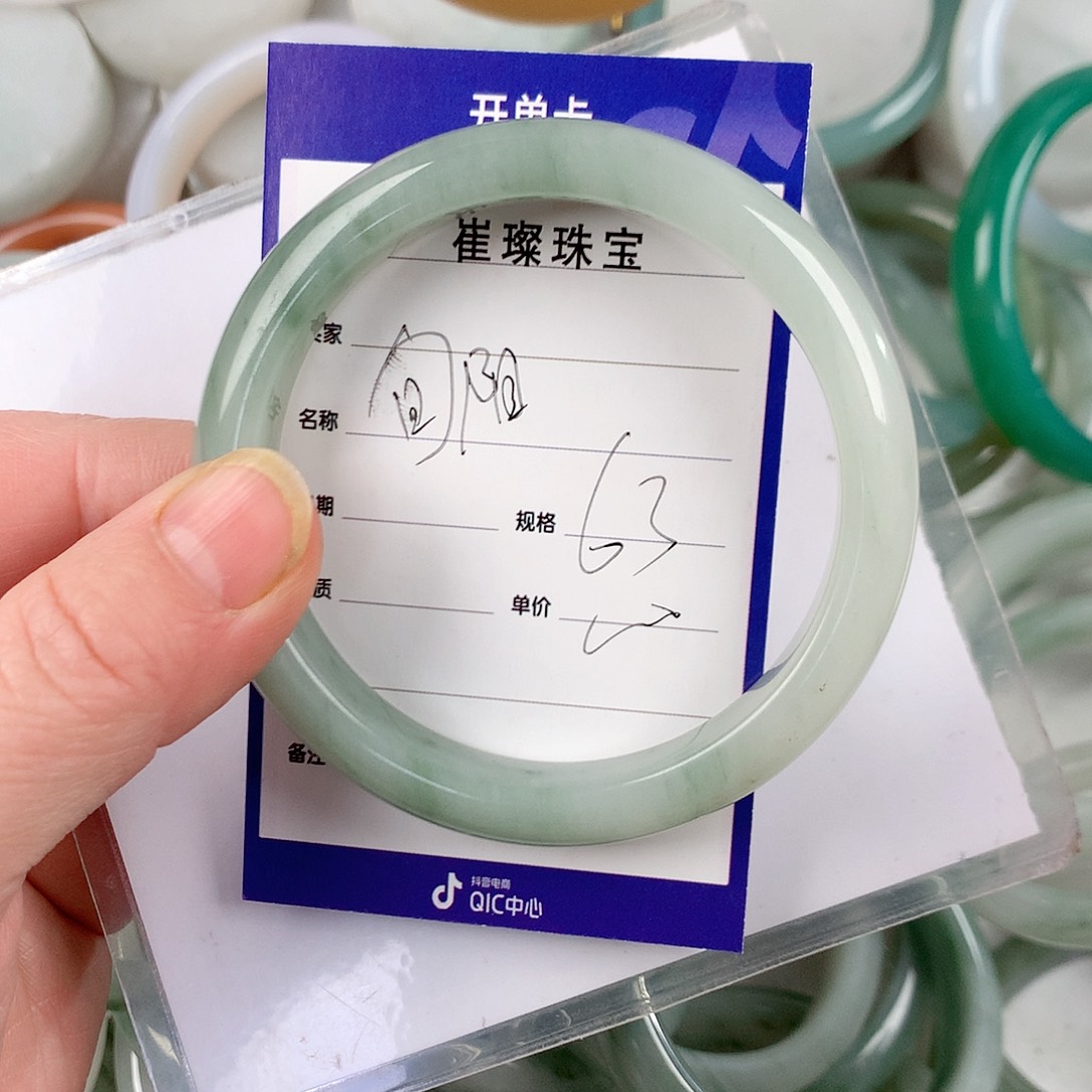 石英质玉手镯未镶嵌旬****姐