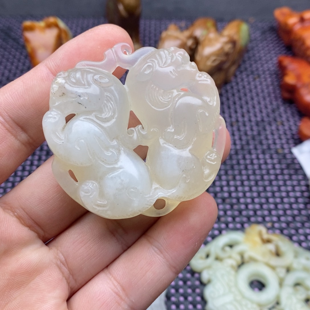 蛇纹石玉颈饰未镶嵌