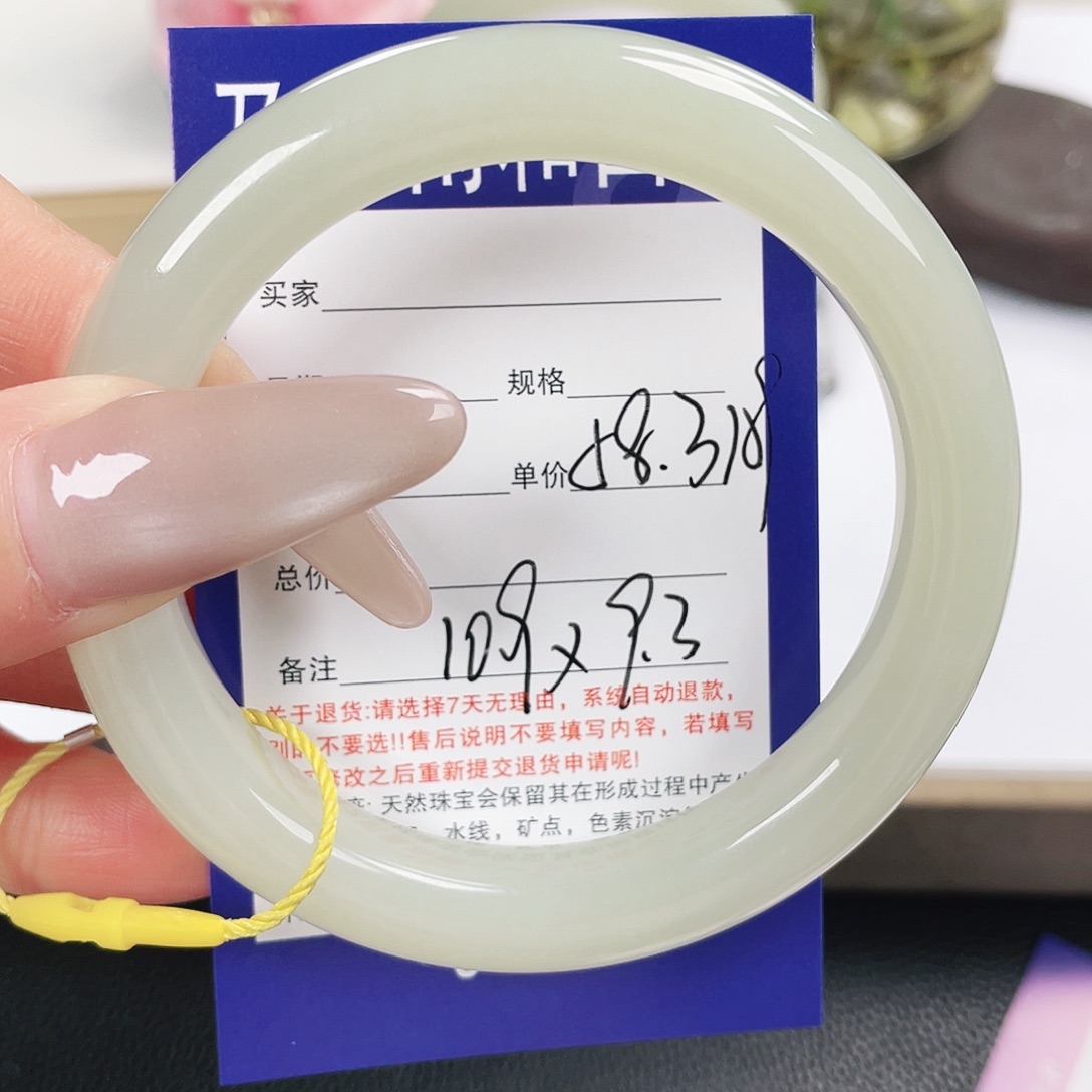 欧***u和田玉未镶嵌手镯