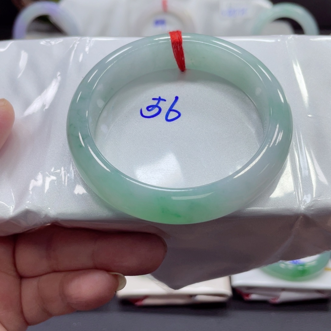 翡翠未镶嵌手镯56圈口