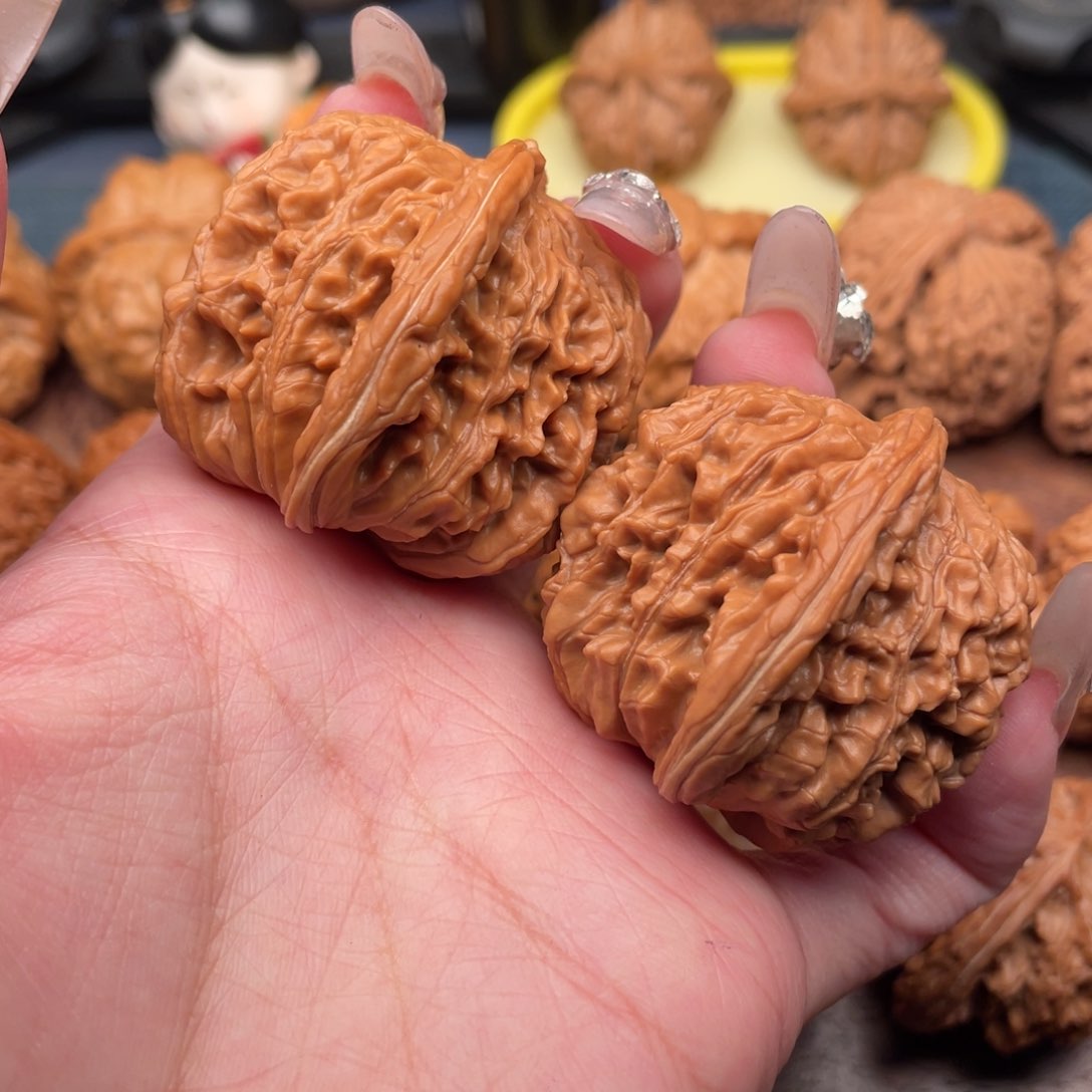 文玩核桃吊坠全品，红皮平谷楼44