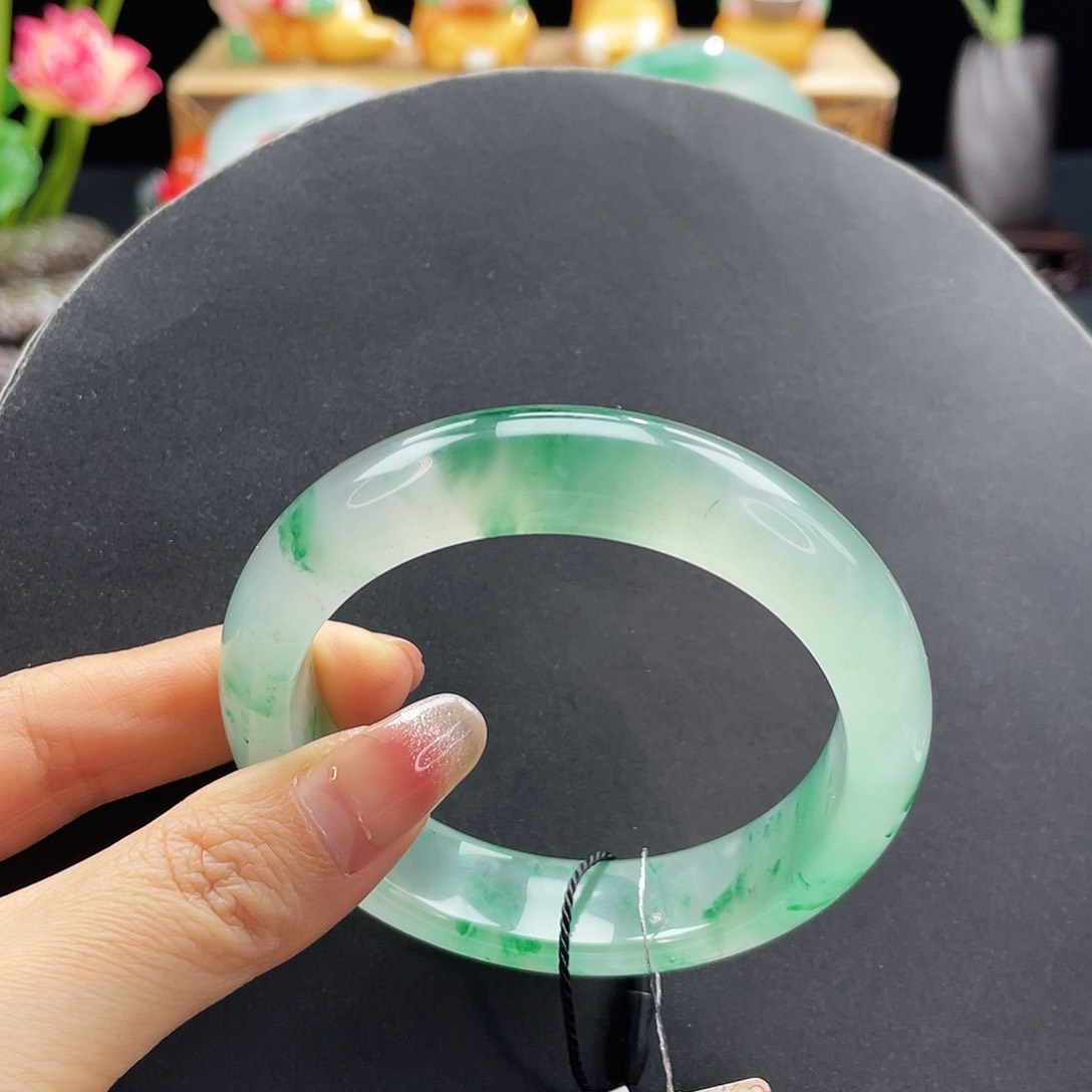 石英质玉手镯未镶嵌56佳