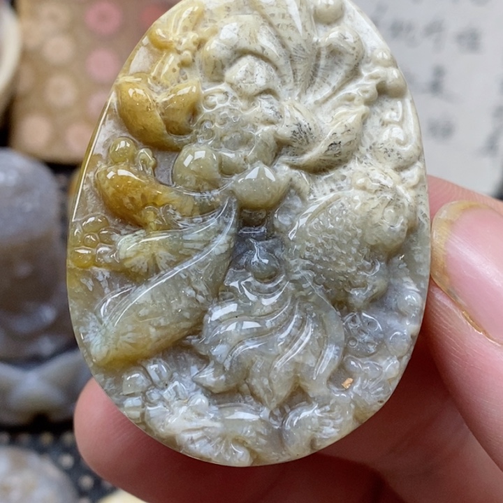 颈饰未镶嵌硅化珊瑚（珊瑚玉）有瑕