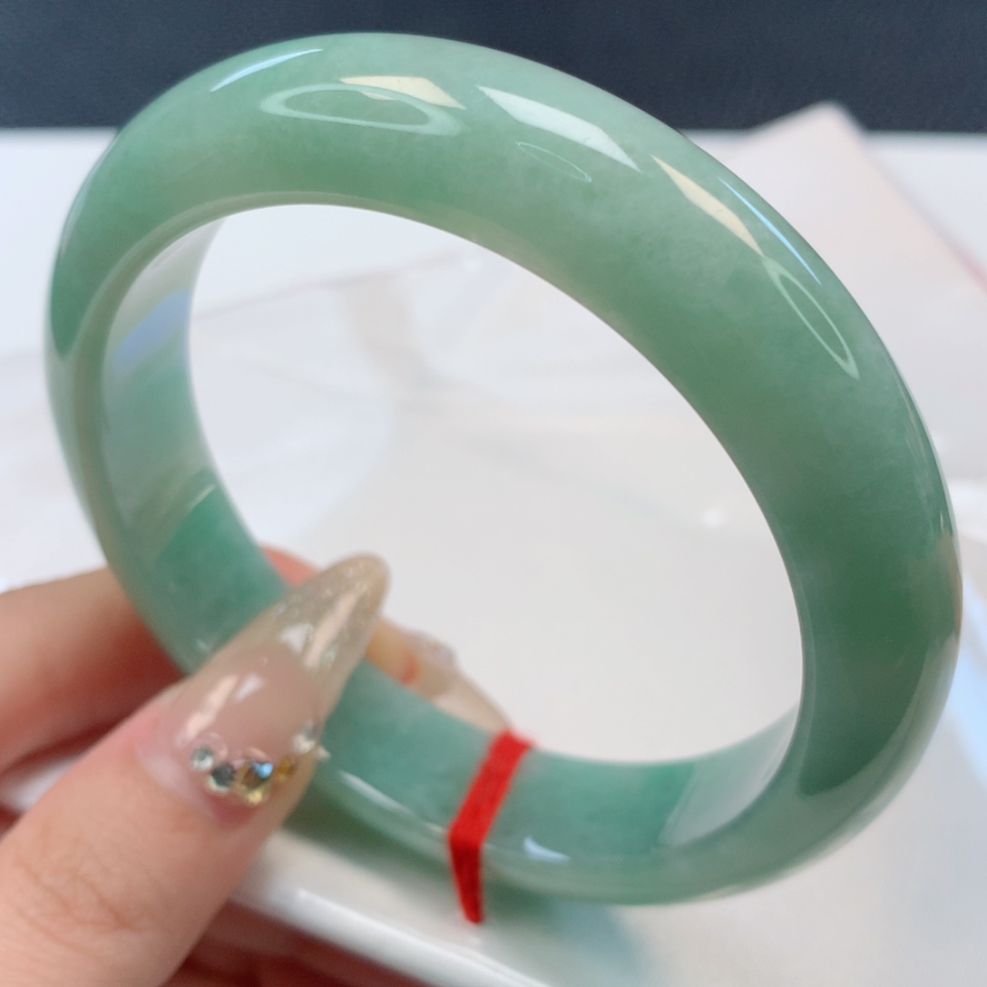 【闪购商品】翡翠手镯未镶嵌60+圈