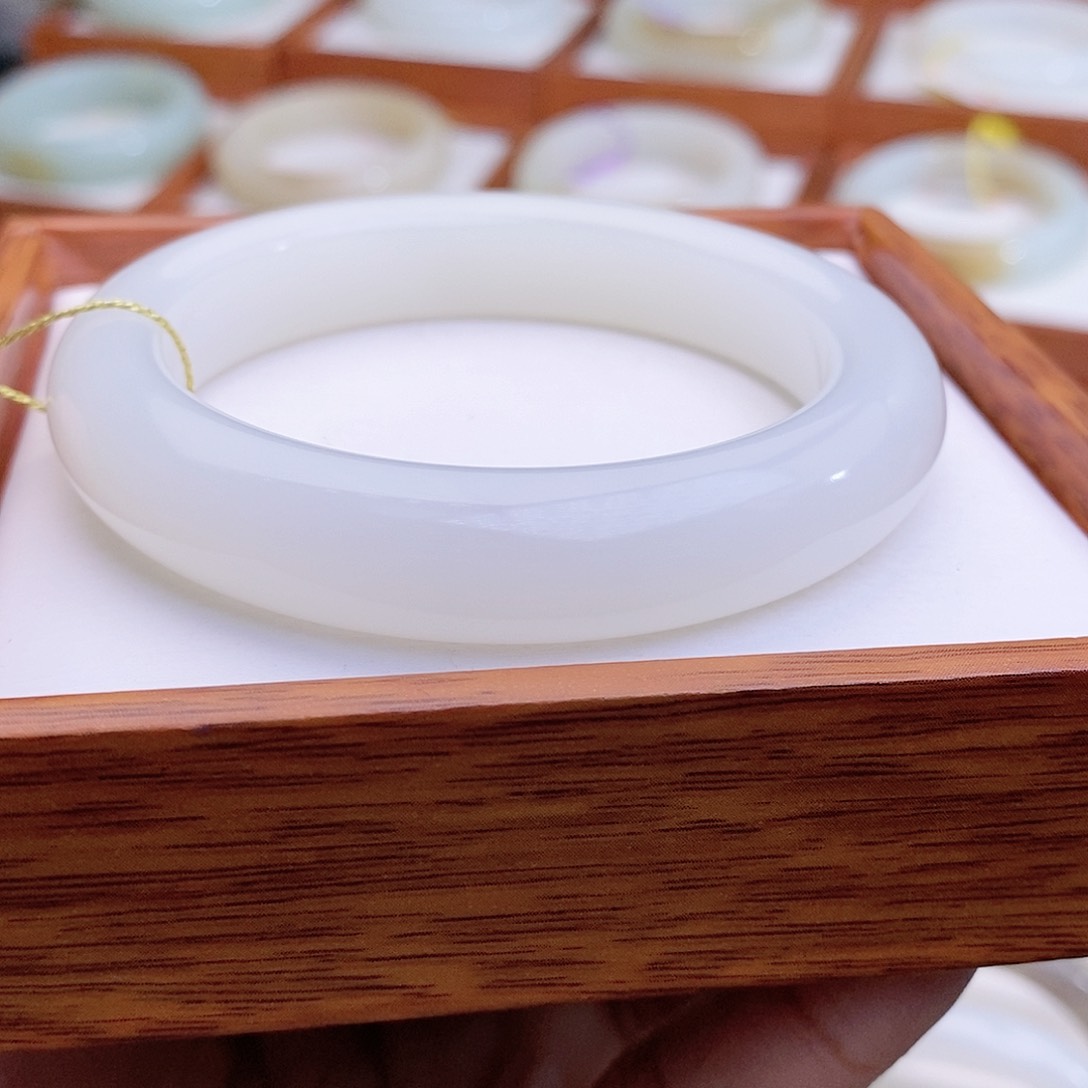 和田玉手镯未镶嵌54.9