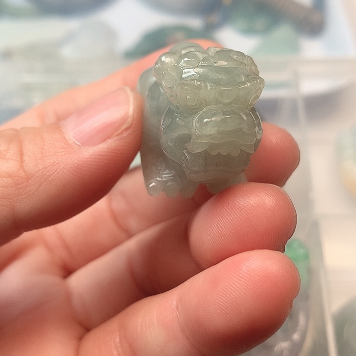 翡翠未镶嵌挂件是