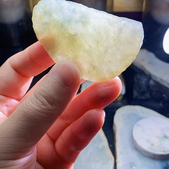 翡翠未镶嵌颈饰毛料26