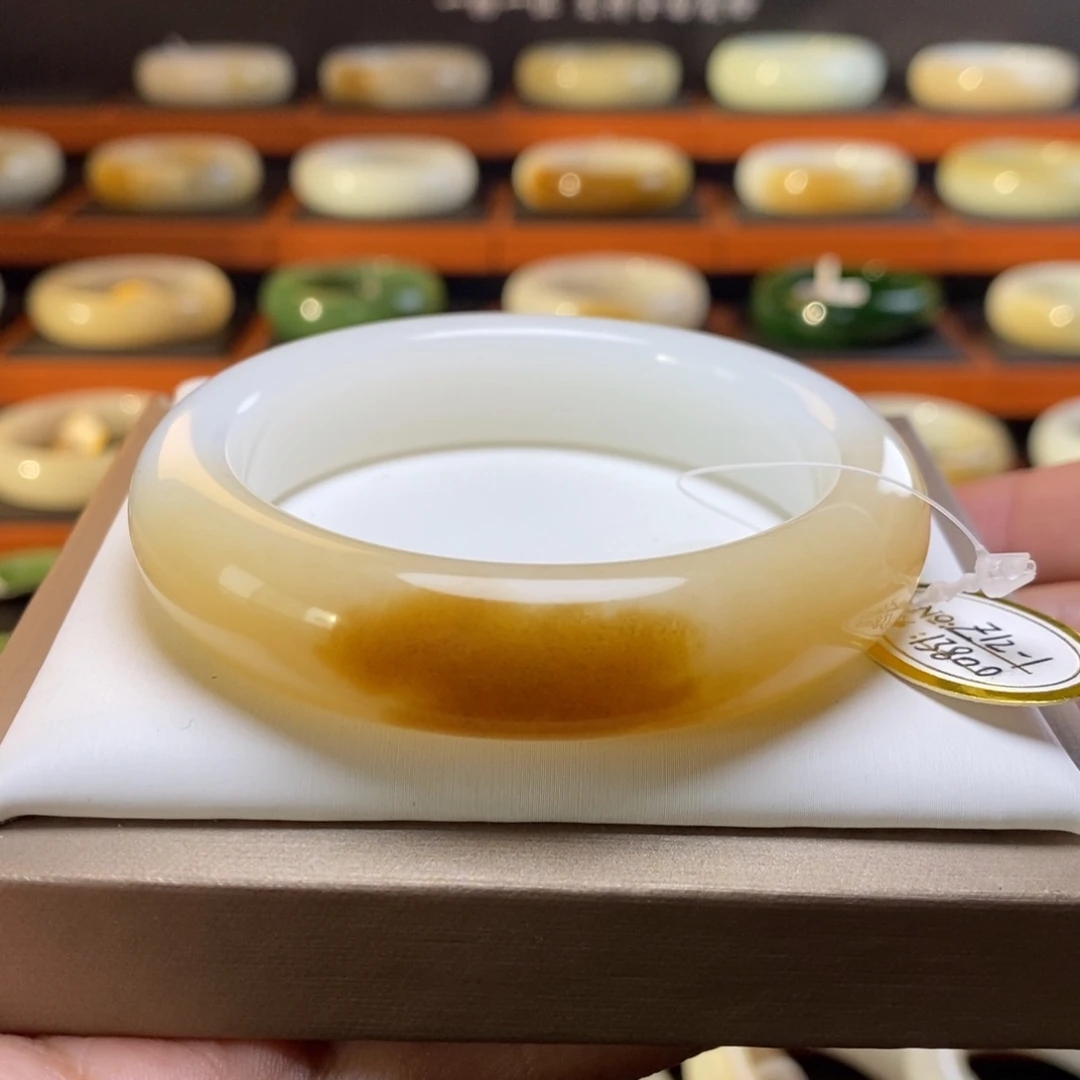 精品红糖白肉和田玉手镯