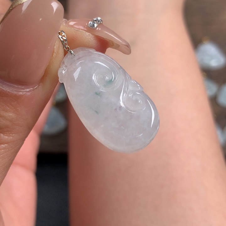 翡翠颈饰18K金镶嵌如意