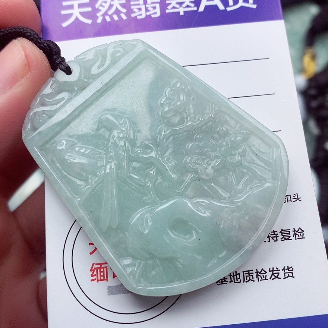 翡翠挂件未镶嵌翡翠