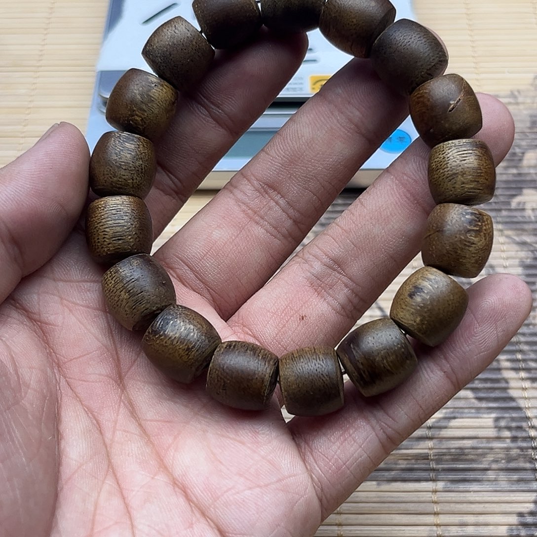 沉香沉香碎屑莺歌绿