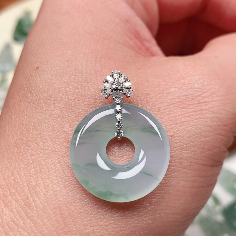 【闪购商品】翡翠吊坠(不含链)18K金镶嵌