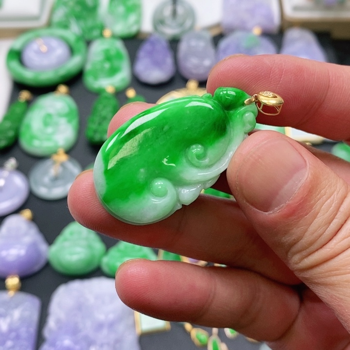 翡翠颈饰未镶嵌吊坠