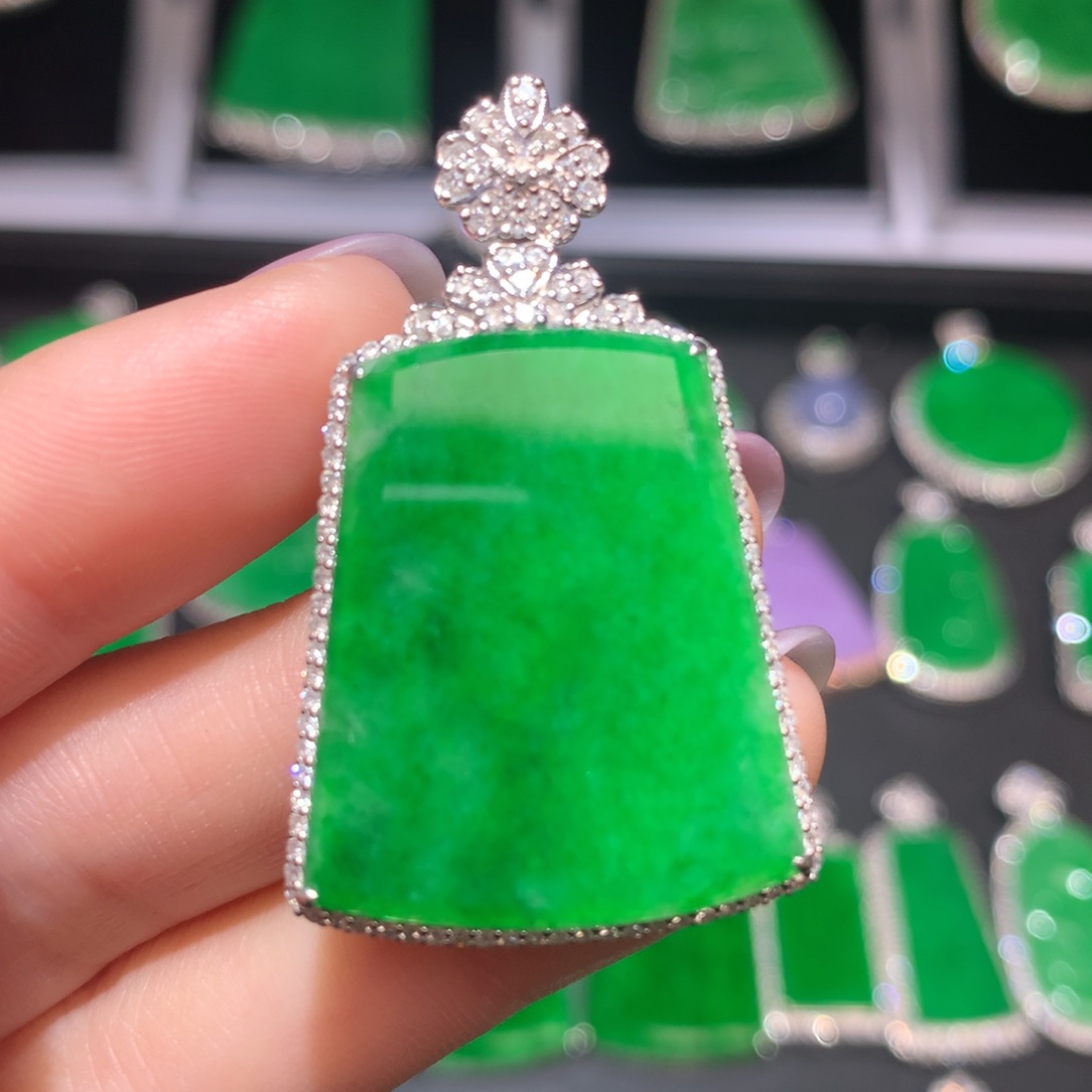 翡翠颈饰18K金镶嵌翡翠